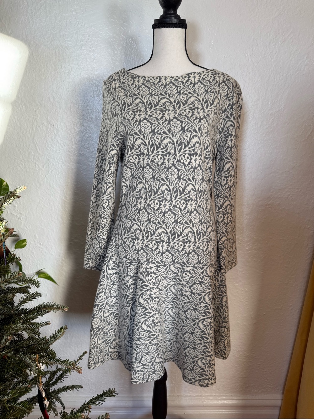 Catherine Malandrino Gray & White Floral Jacquard Knit Drop-Waist Dress Size M